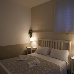 https://casa-ferrara-catania.catania-hotels.net